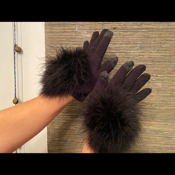 kate spade Accessories - Kate spade gloves/phone friendly finger /thumb!.
